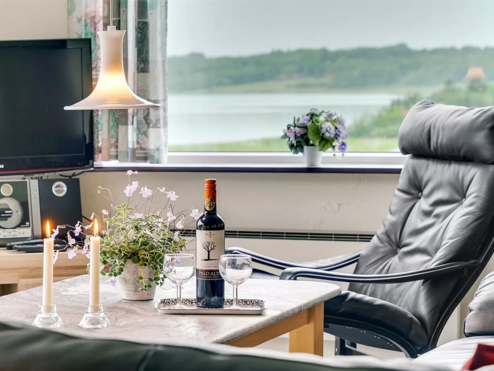 "Ephra" - 250m to the fjord-Drinnen