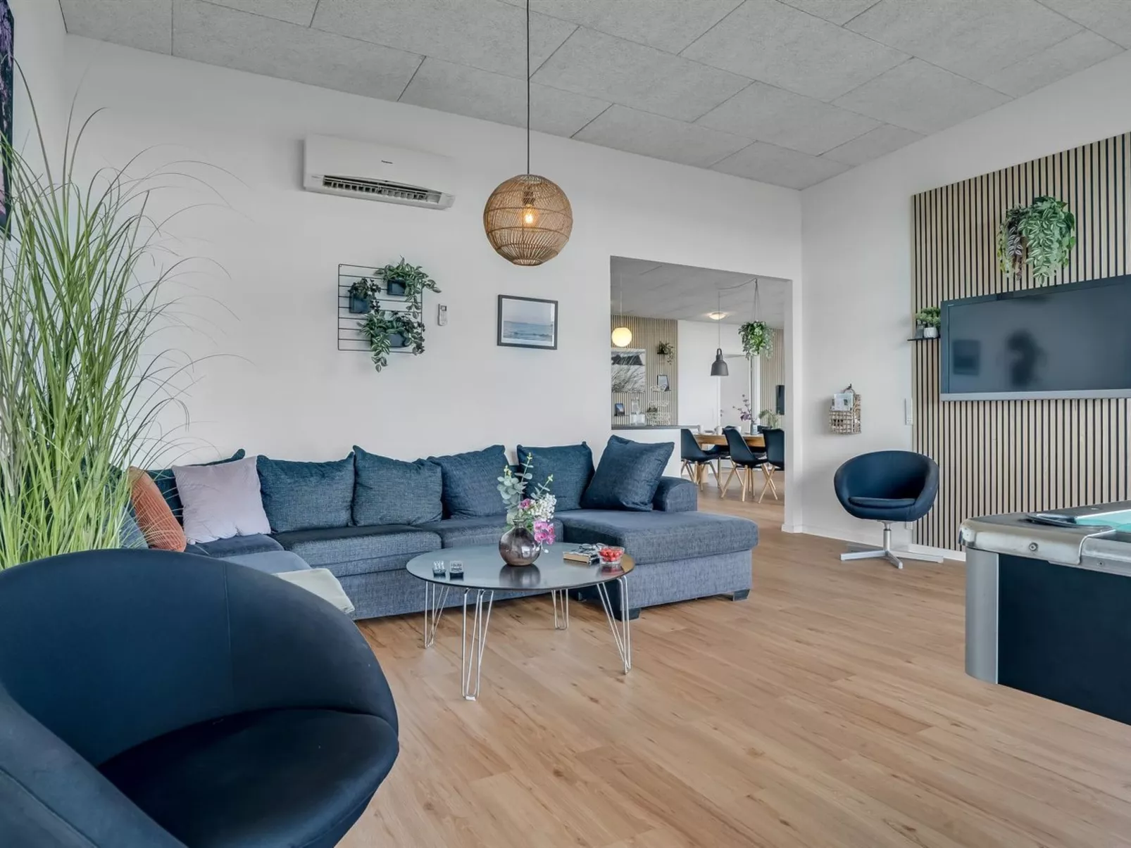 "Eloise" - 50m to the fjord-Drinnen