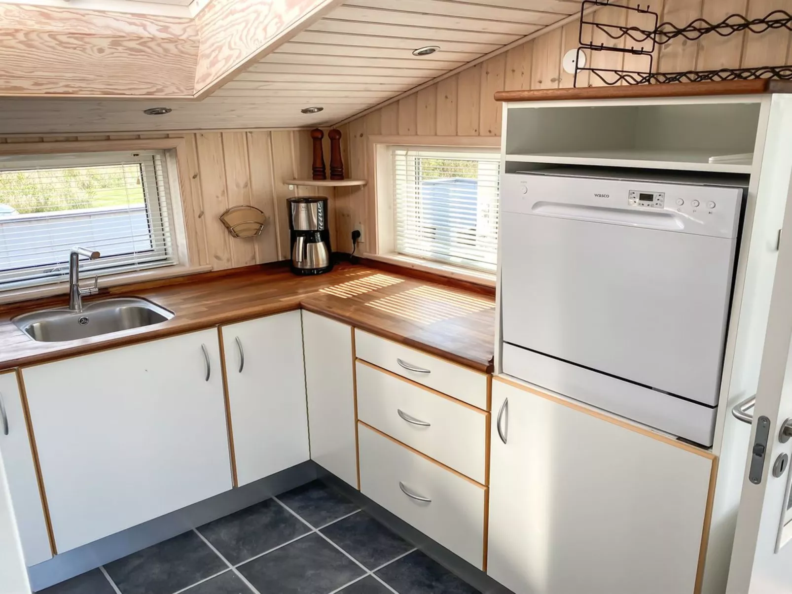 "Laurits" - 300m from the sea-Drinnen