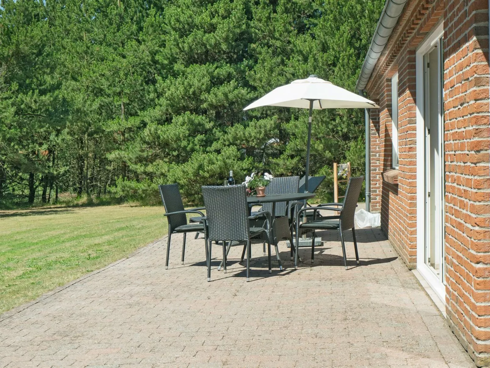 "Arletty" - 1km from the sea-Outside