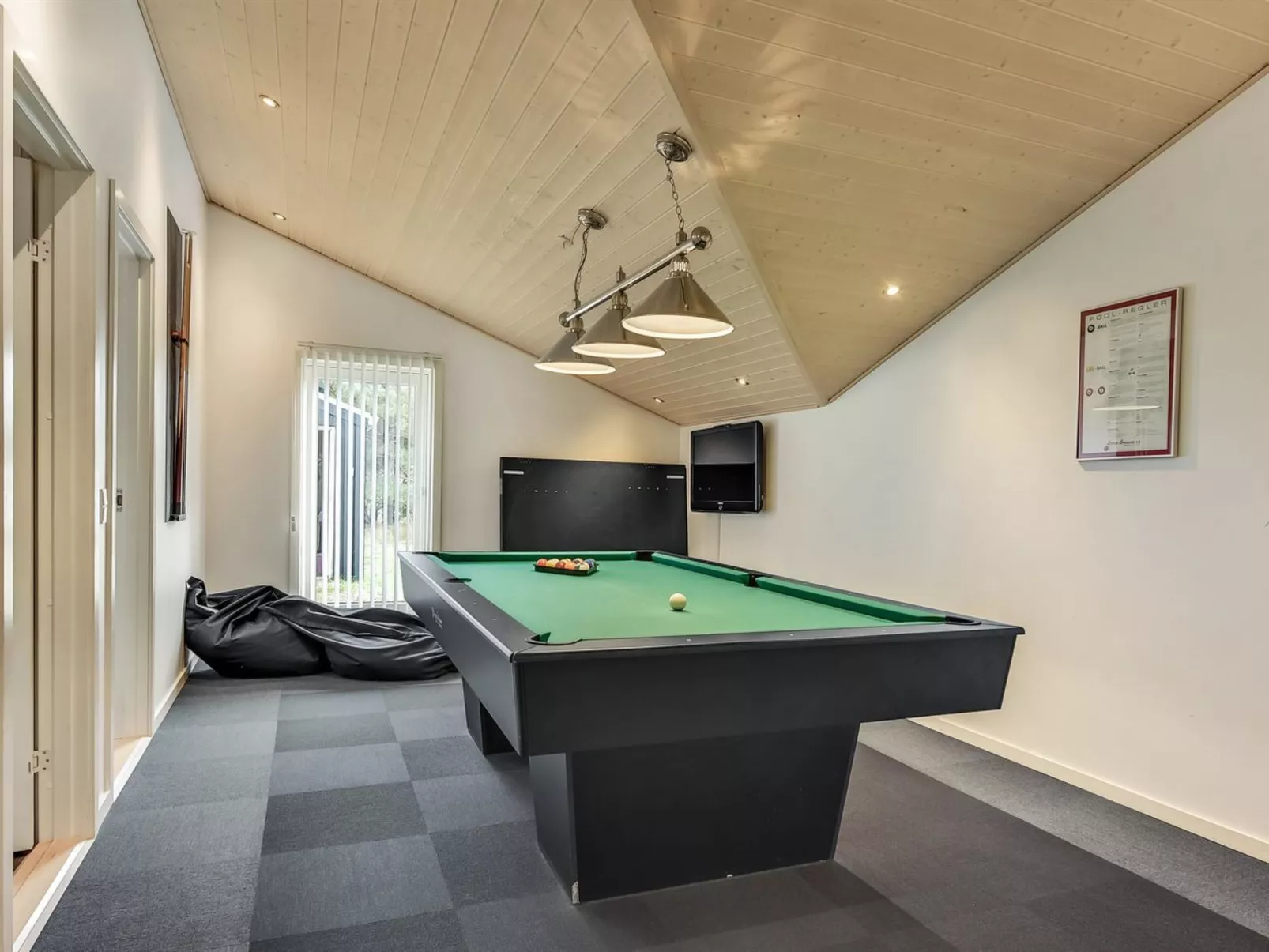 "Lav" - 3.8km from the sea-Dedans