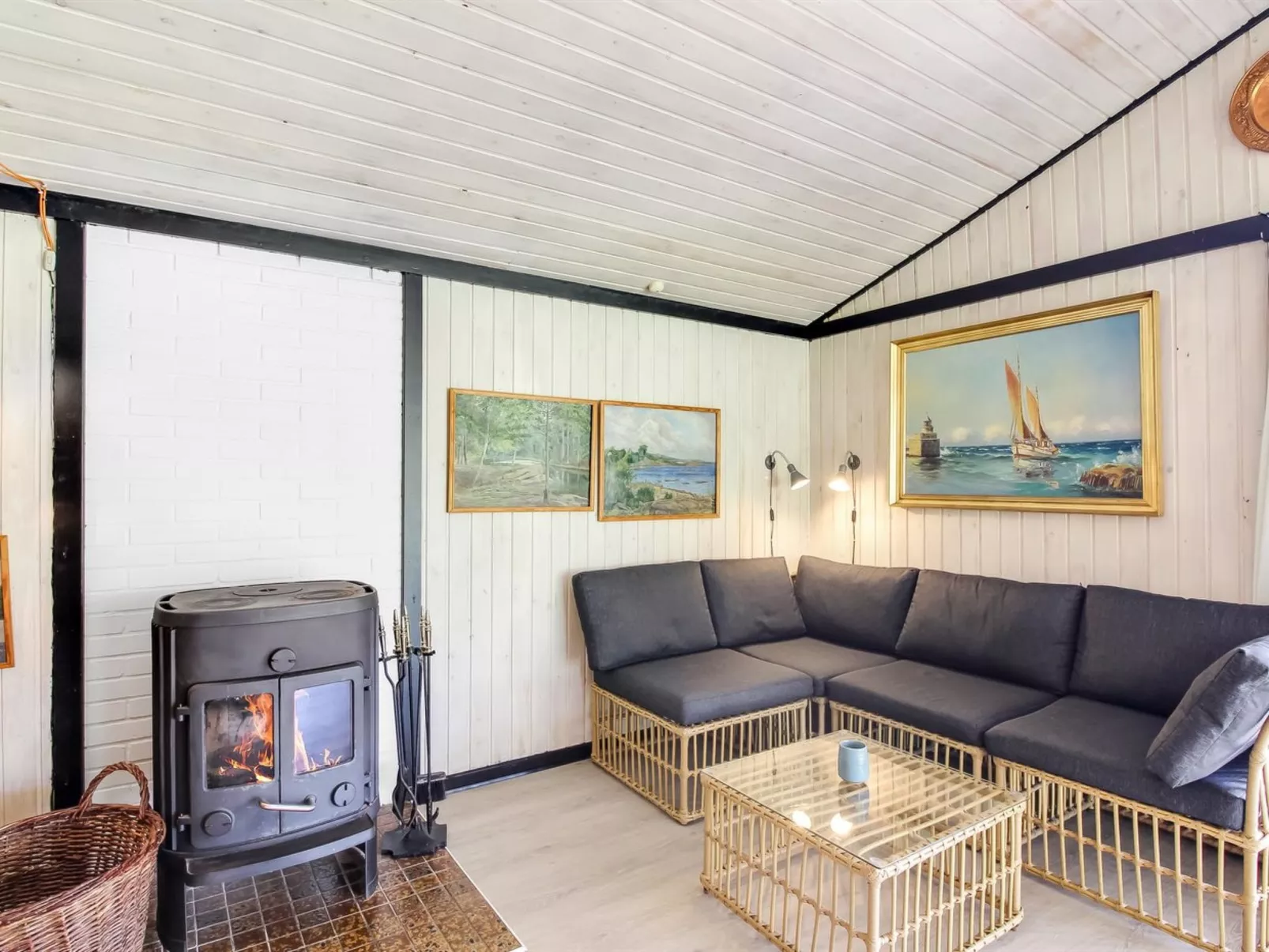 "Biergh" - 600m from the sea-Drinnen