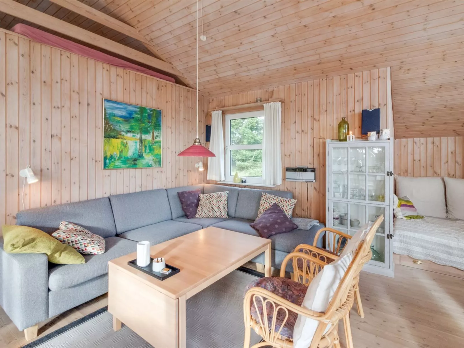 "Jaakob" - 4km from the sea-Drinnen