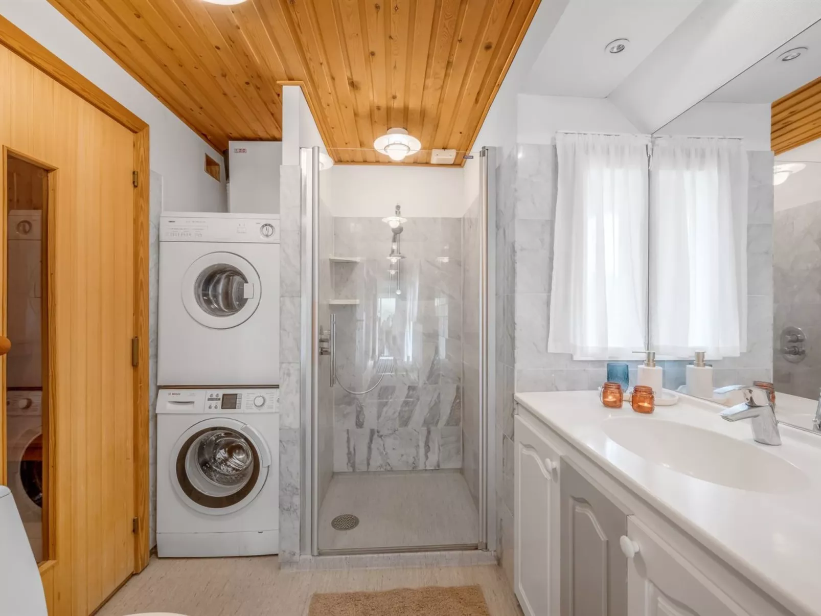 "Nicolaus" -  from the sea-Dedans