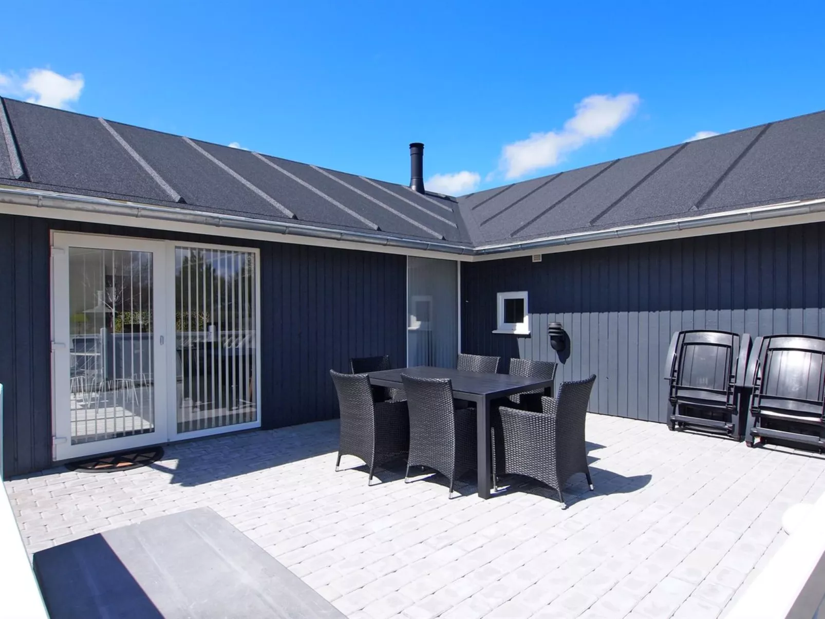 "Emmarenze" - 400m from the sea-Outside