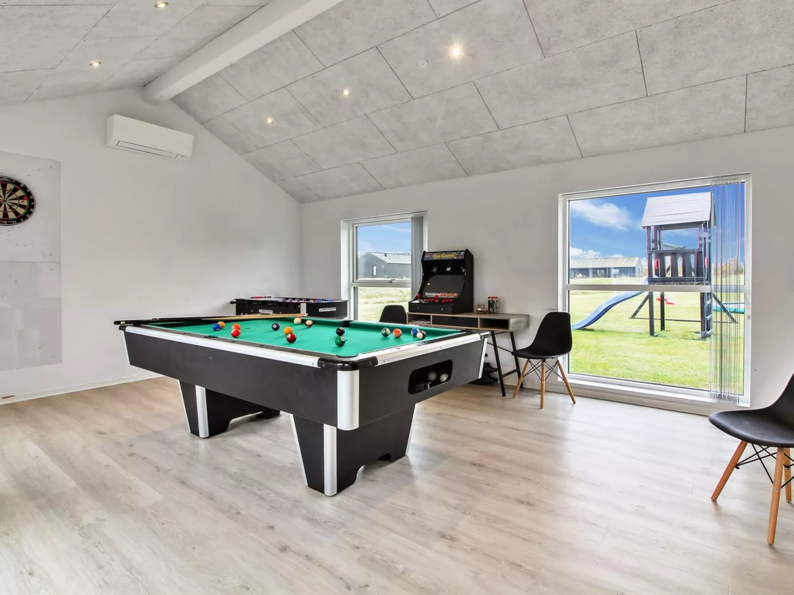 "Edgar" - 1.5km from the sea-Inside