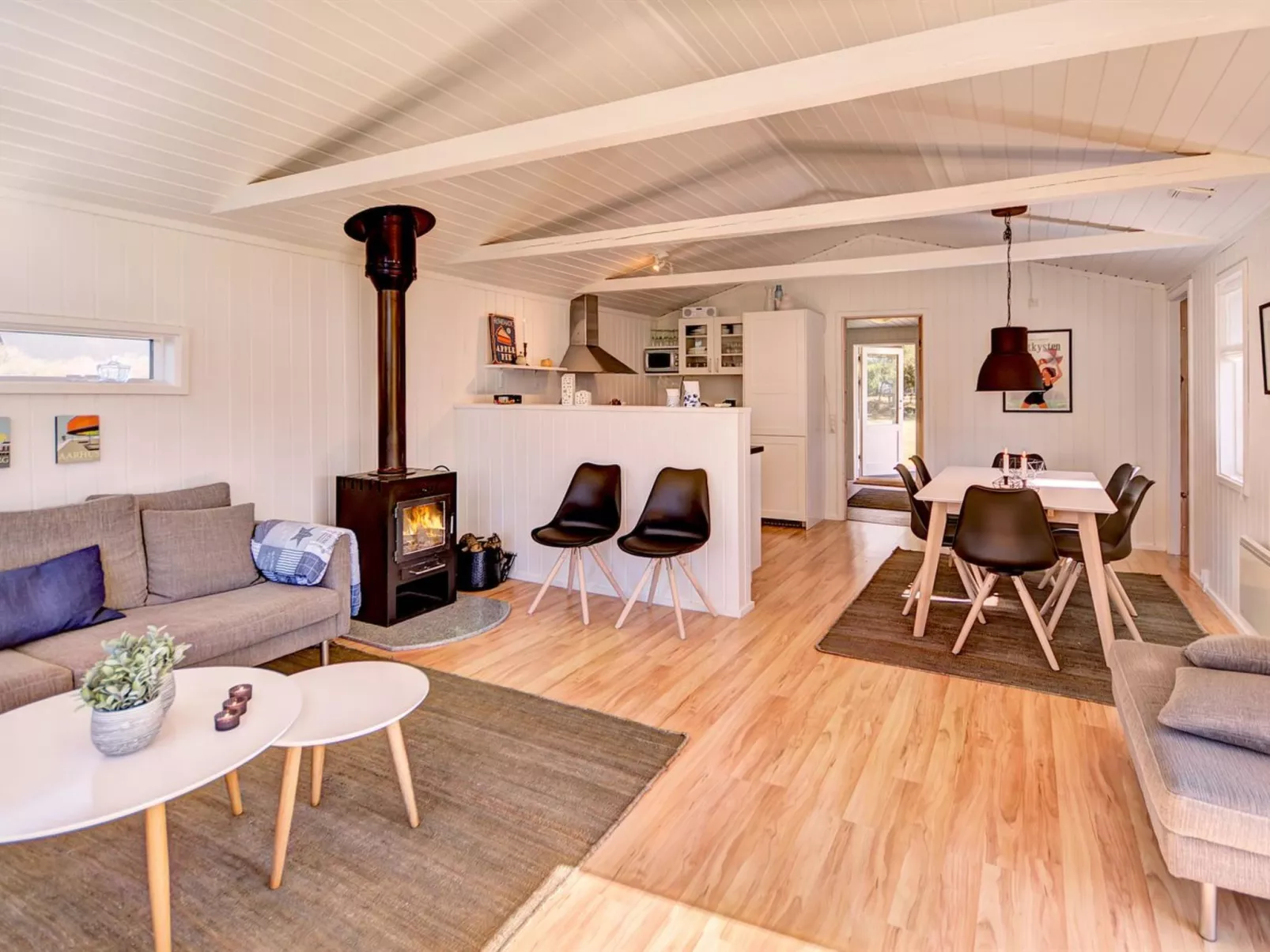 "Bylgja" - 1.7km from the sea-Dedans