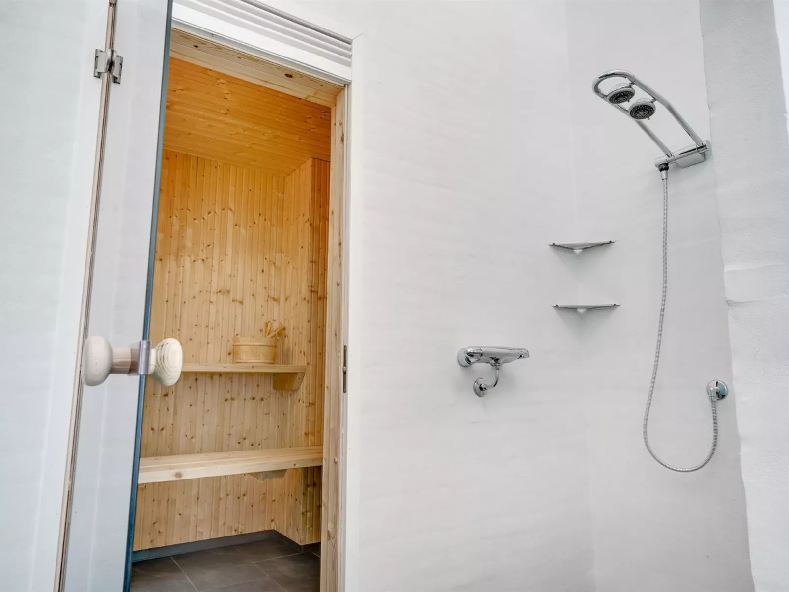 "Hans" - 700m from the sea-Inside