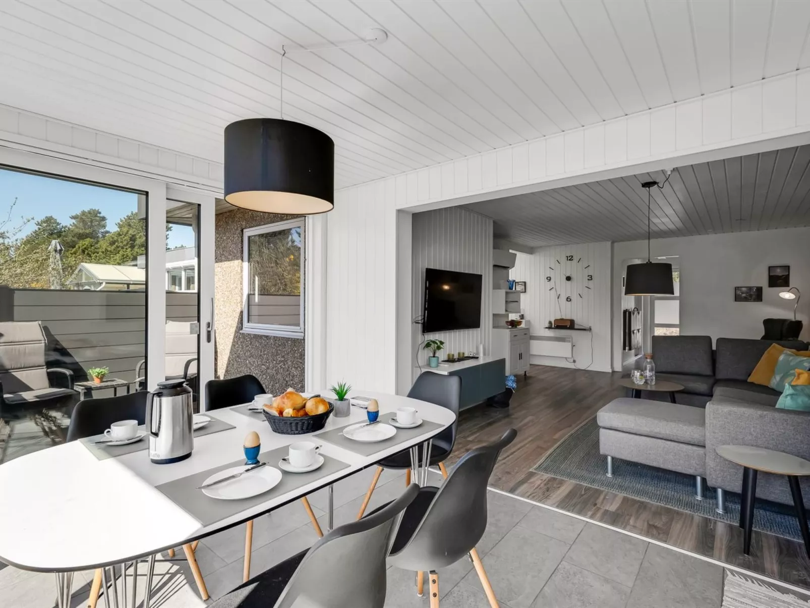 "Clemence" - 900m from the sea-Inside