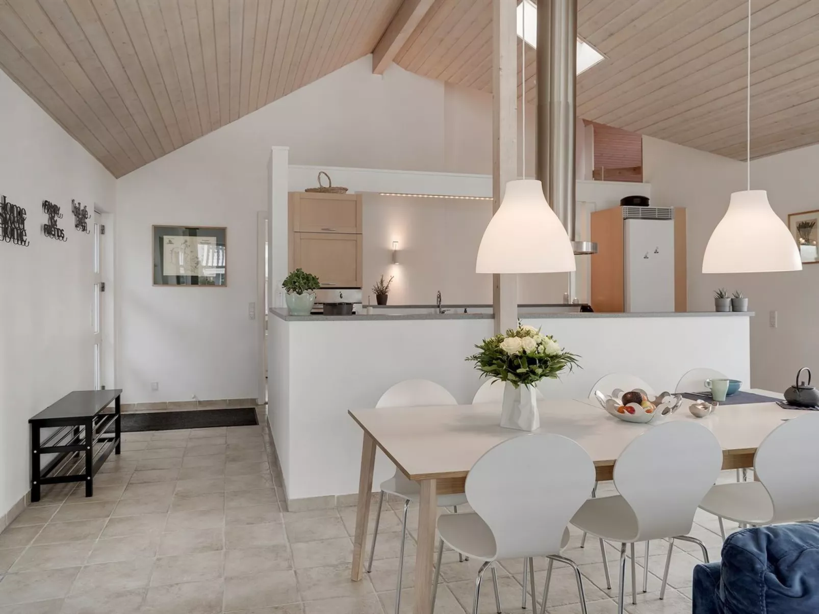 "Thorwith" - 150m from the sea-Dedans