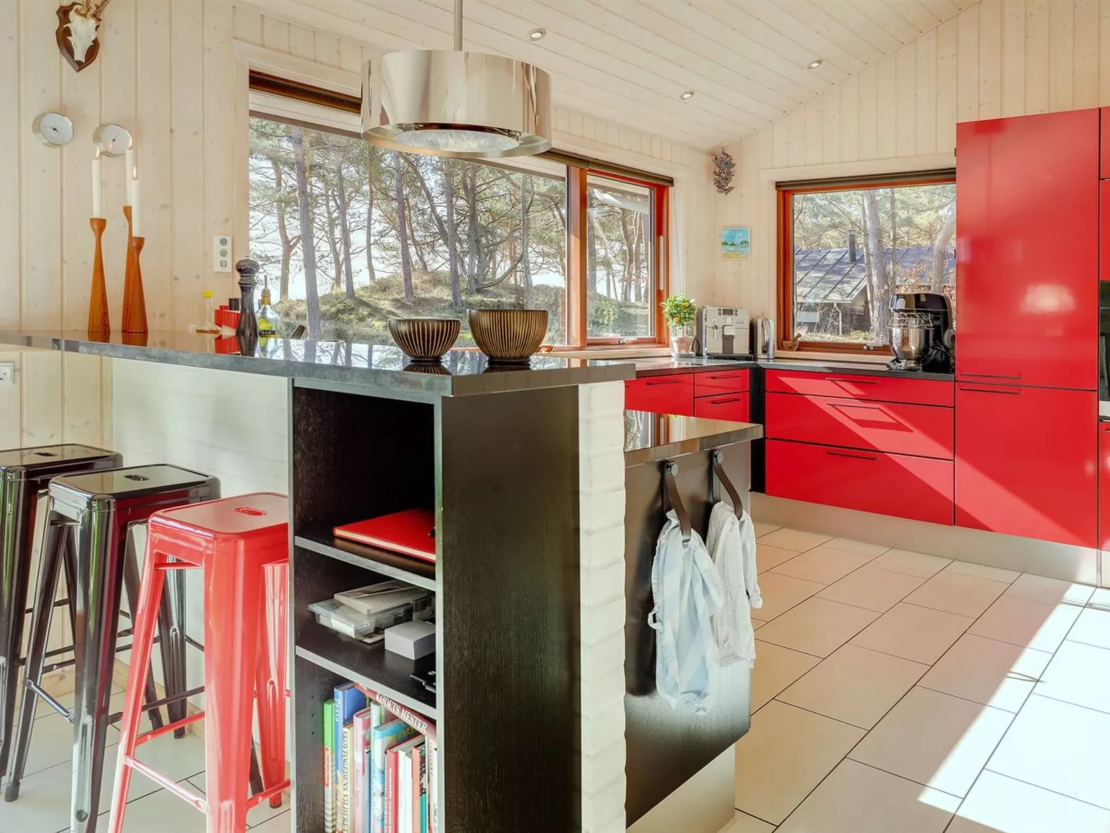 "Unto" - 25m from the sea-Drinnen