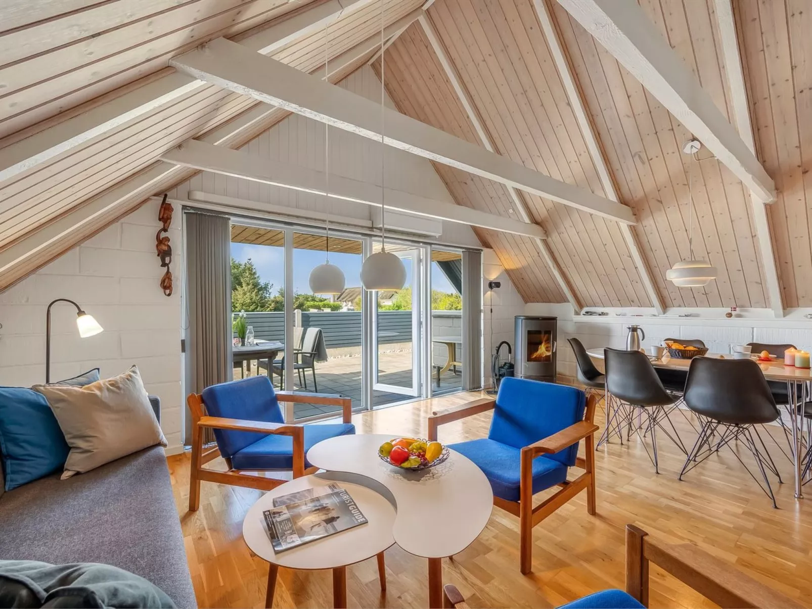 "Hemfrith" - 800m to the fjord-Dedans