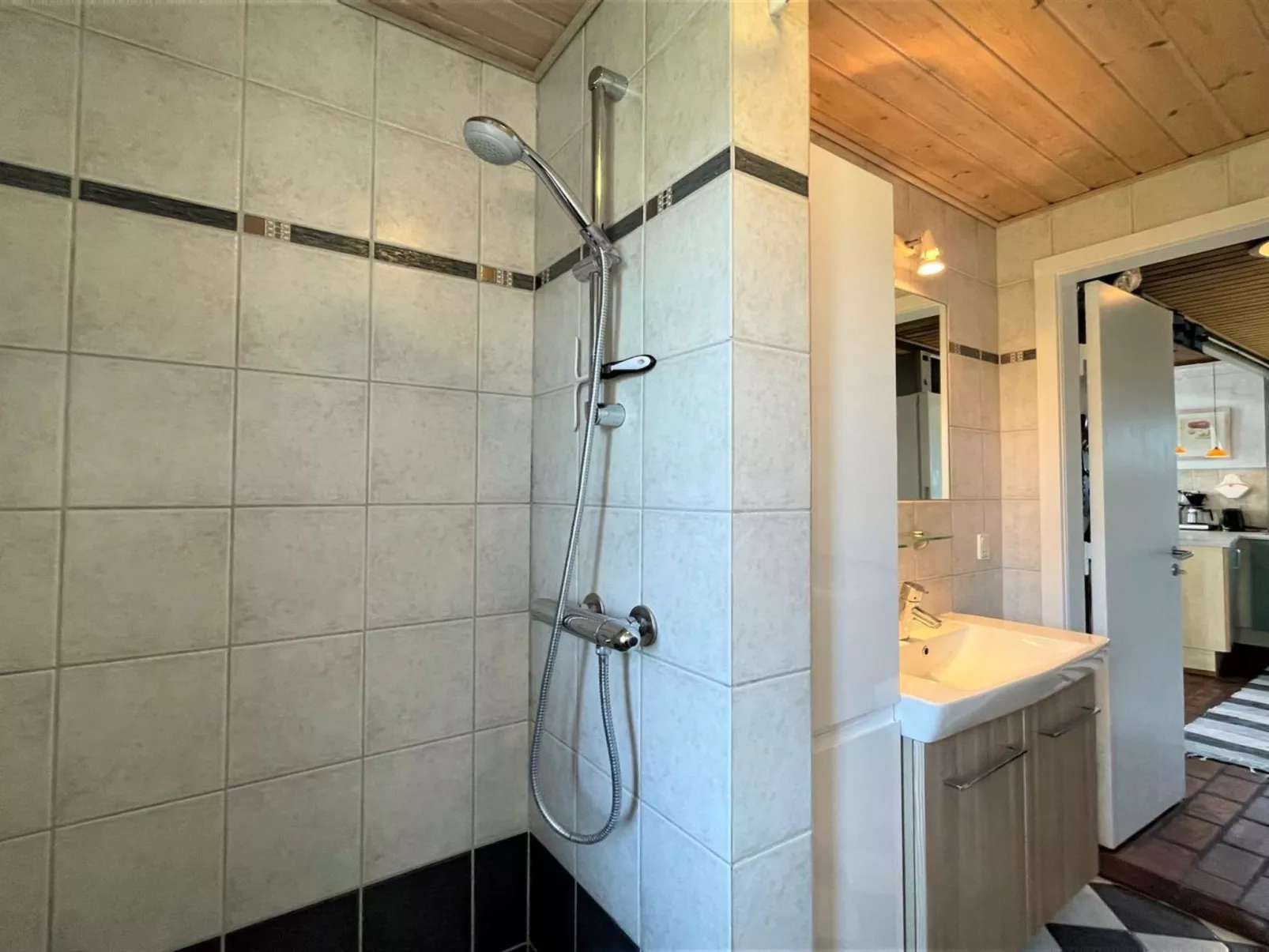 "Trugot" - 450m to the fjord-Inside