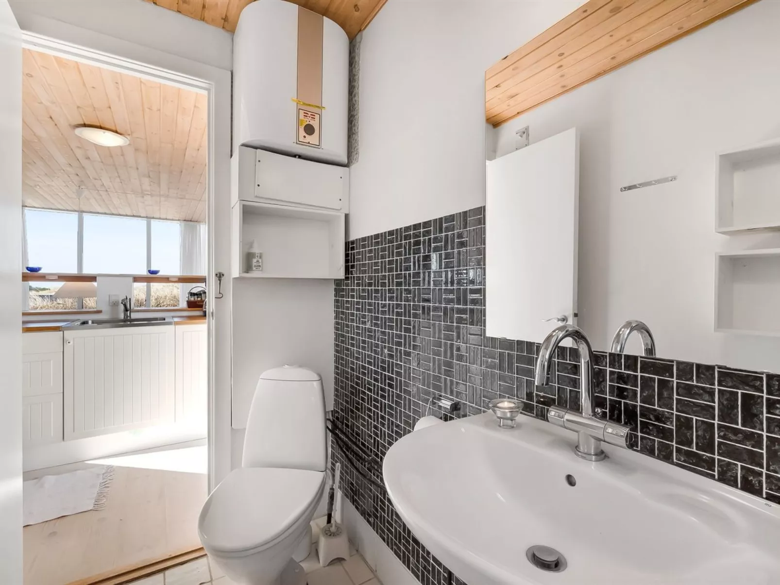 "Vina" - 200m to the fjord-Inside