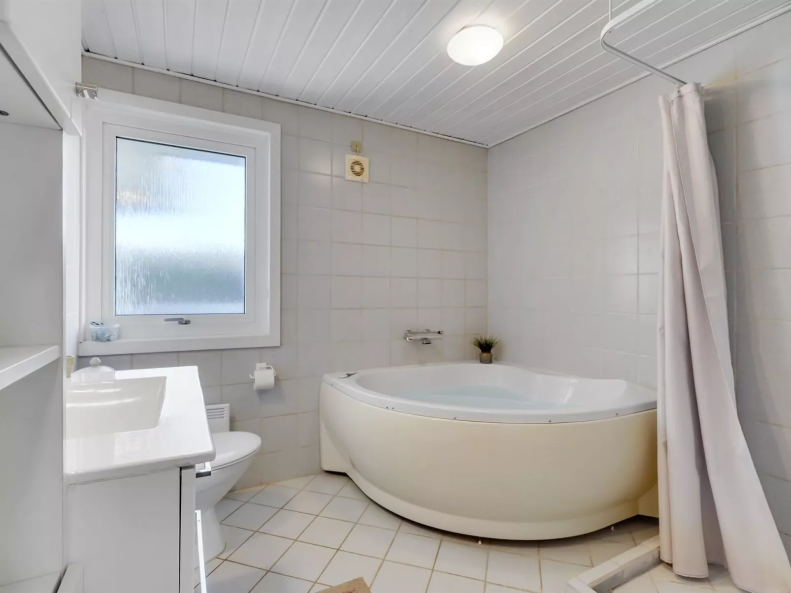 "Ozeana" -  from the sea-Dedans