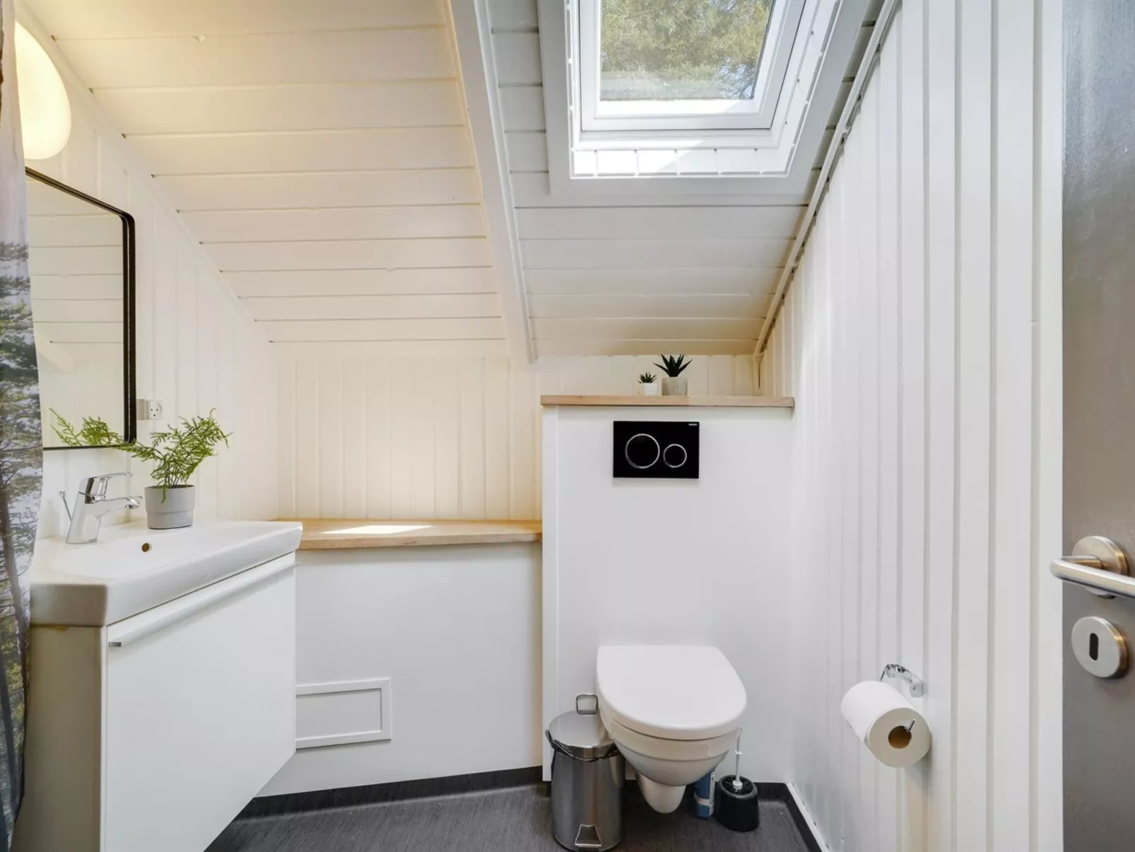 "Hjalmara" - 900m from the sea-Inside