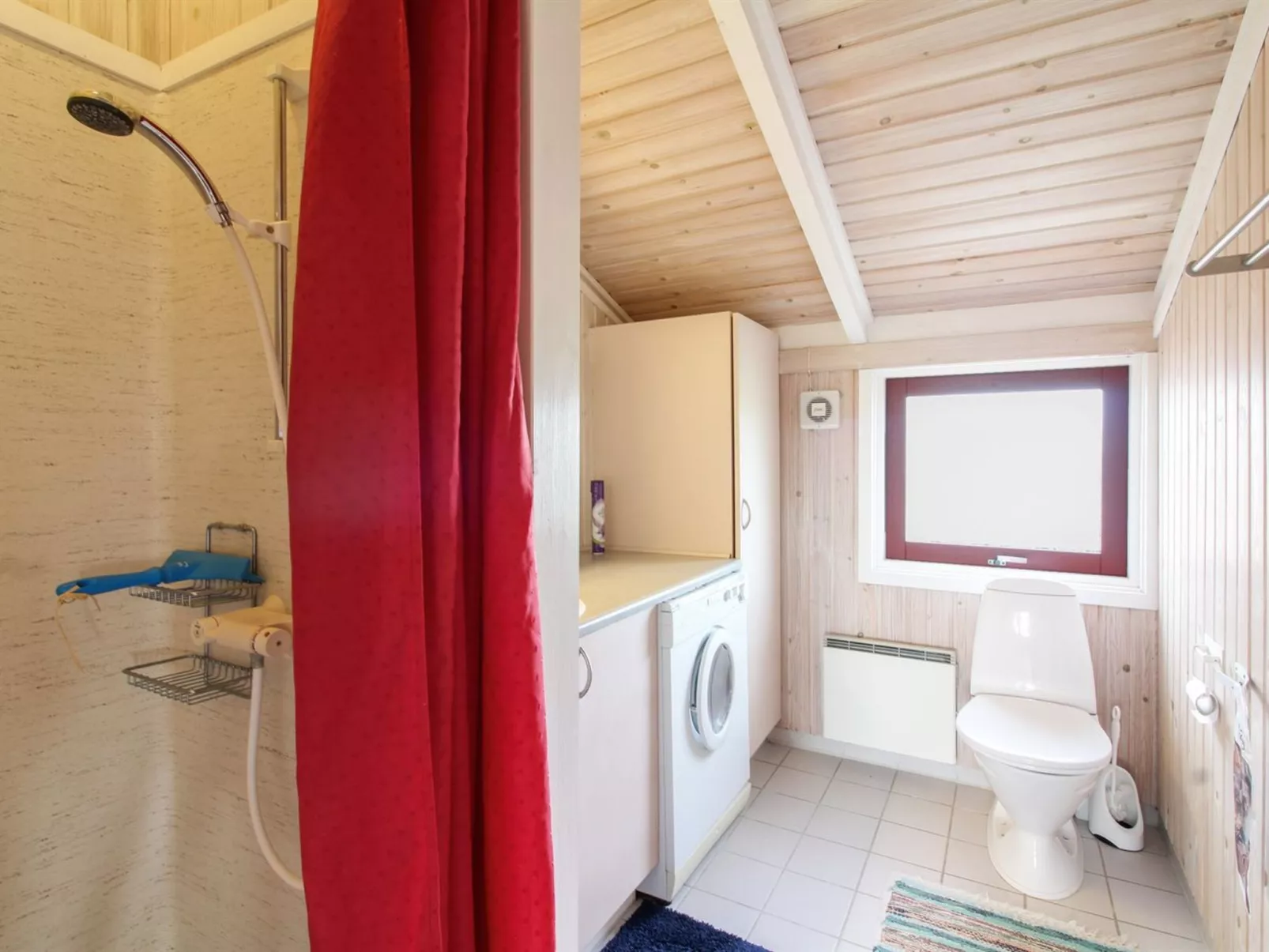 "Skrallan" - 400m from the sea-Drinnen