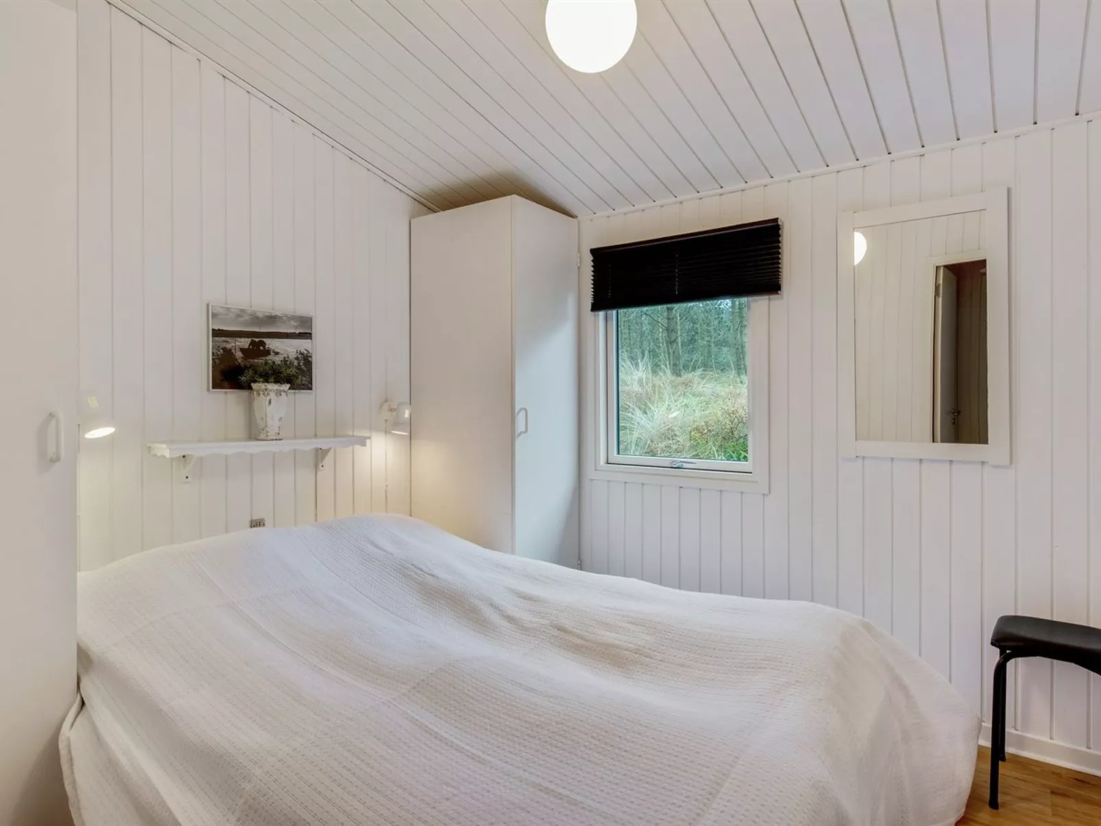 "Emeline" - 1.7km from the sea-Inside