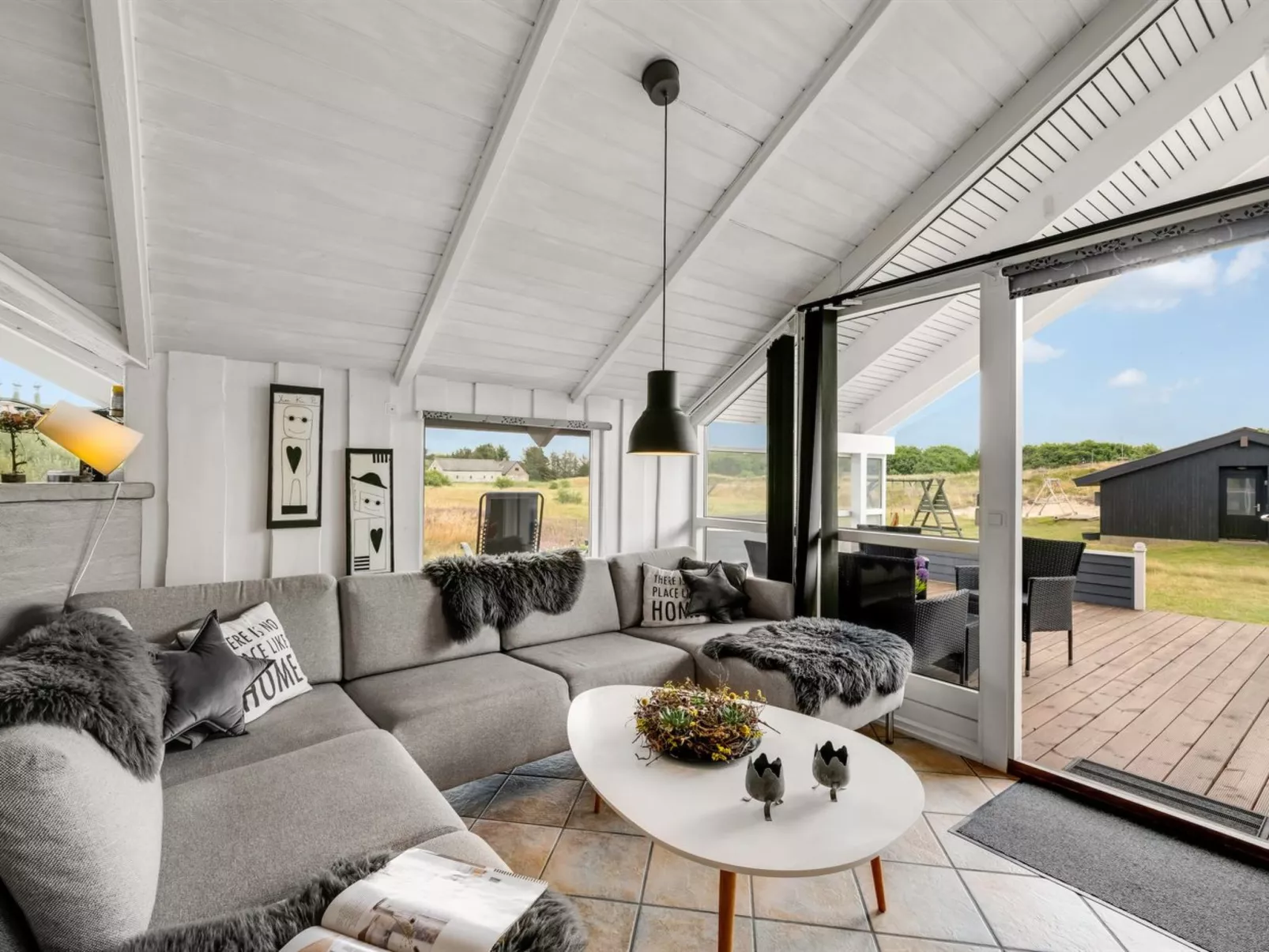 "Cyrill" - 250m to the fjord-Dedans