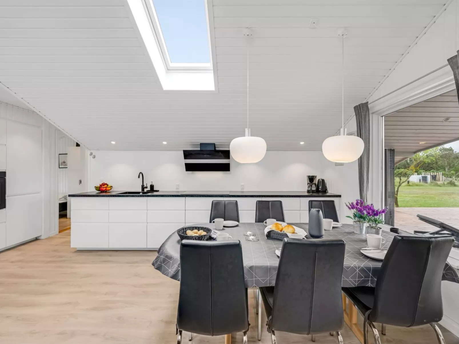 "Kari" - 900m from the sea-Dedans