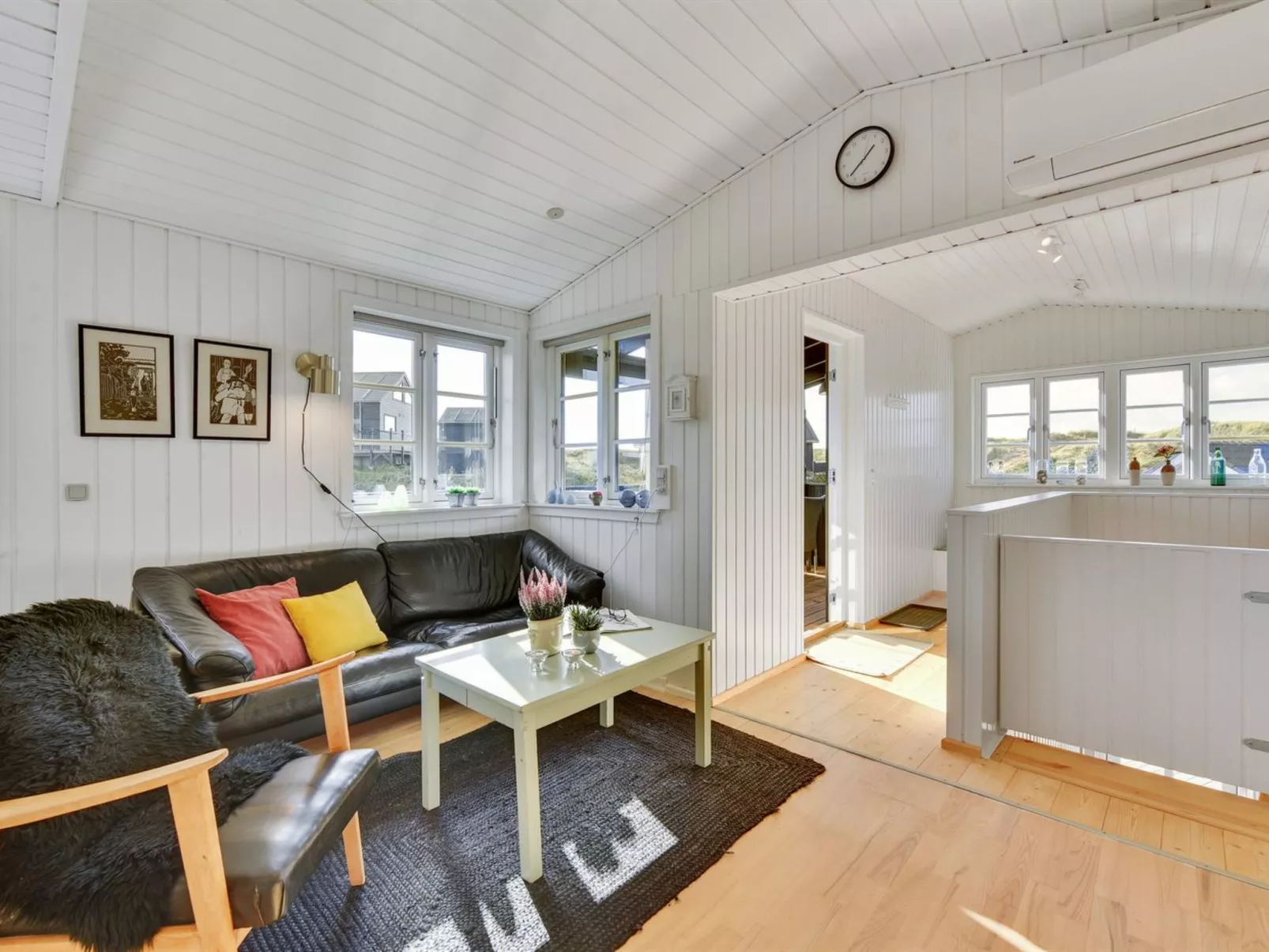 "Ayu" - 100m from the sea-Drinnen