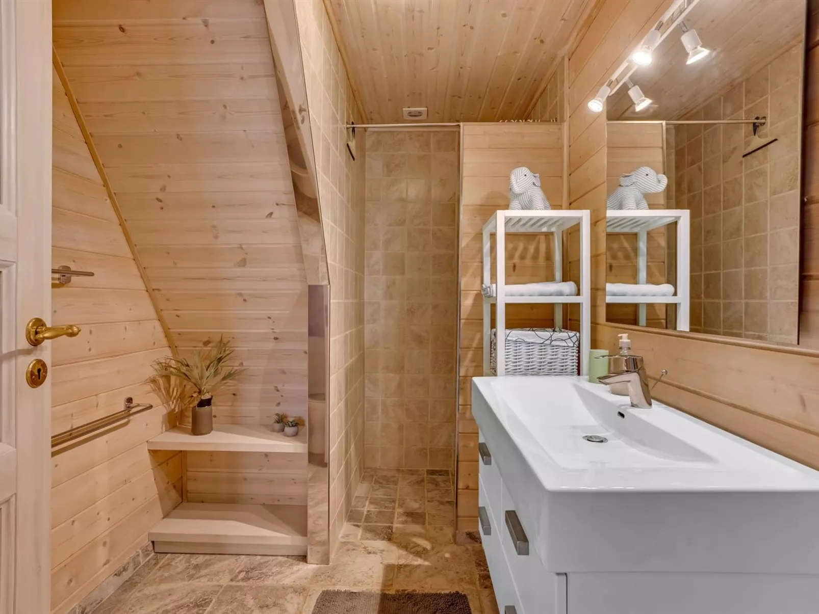 "Zişan" - 1.1km from the sea-Inside