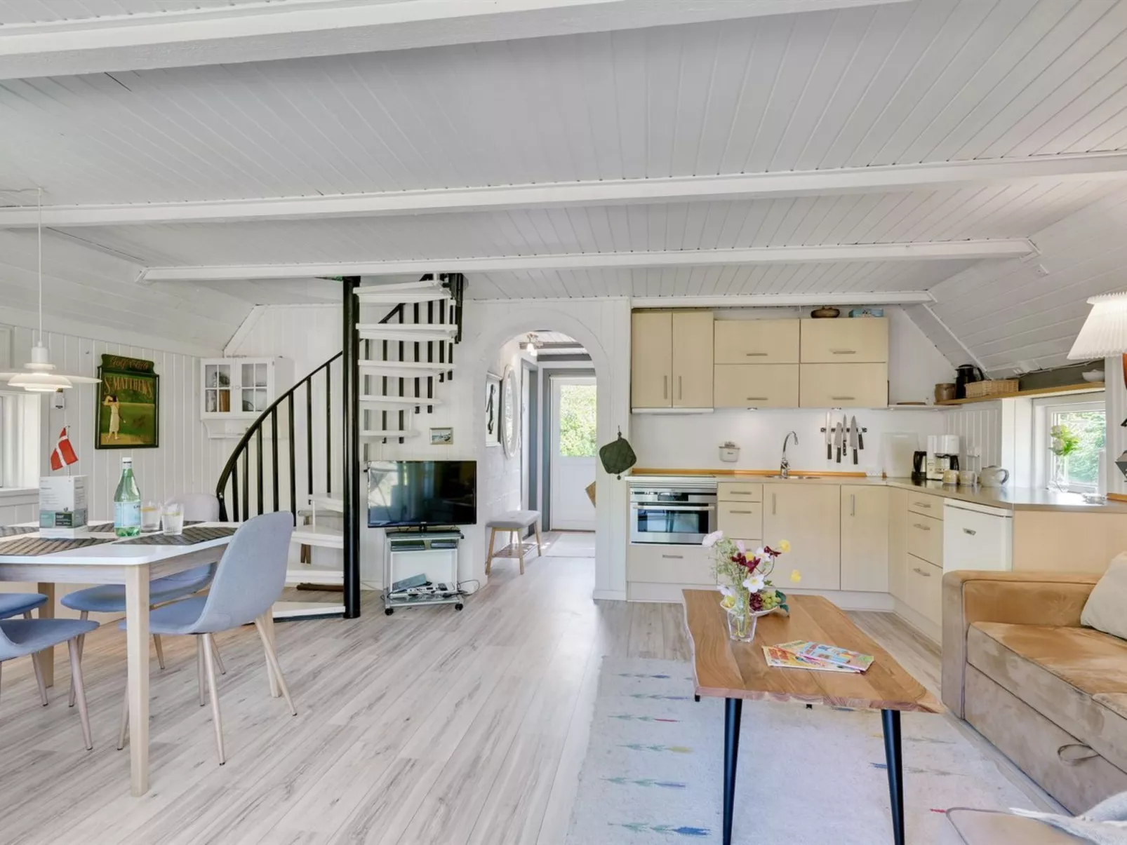 "Amelia" - 250m to the fjord-Inside