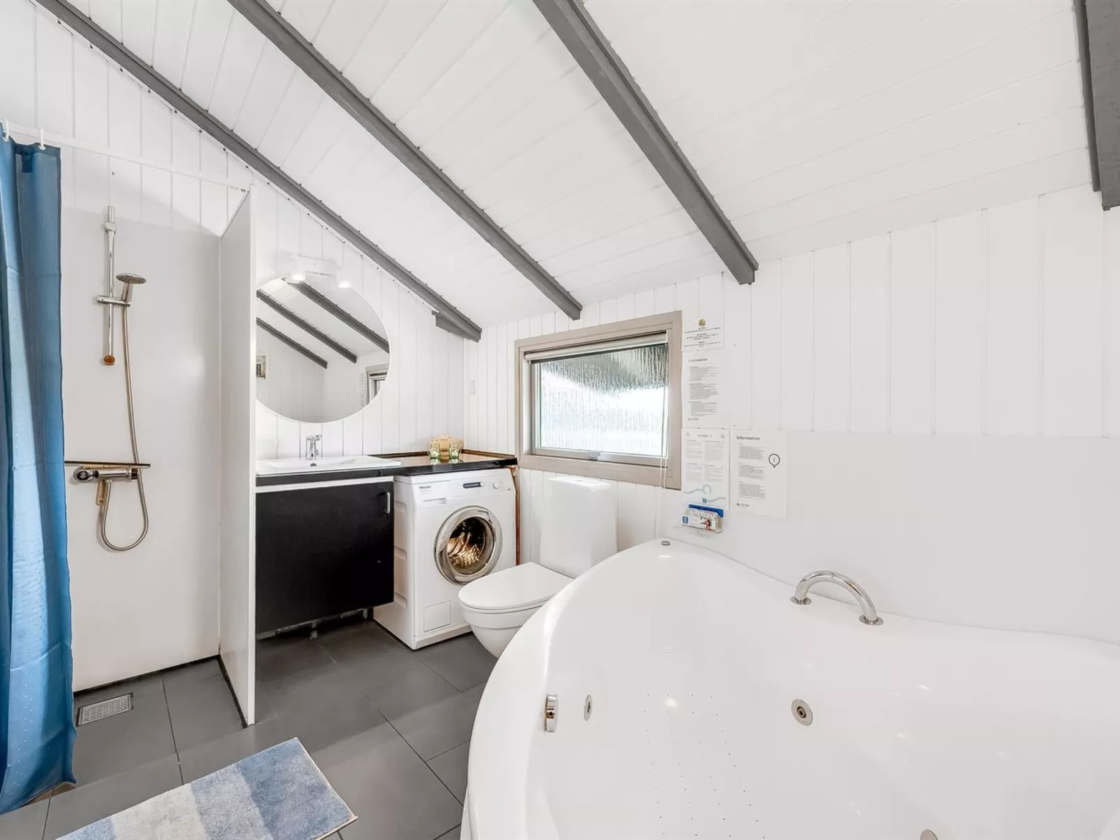 "Valia" - 400m to the fjord-Inside