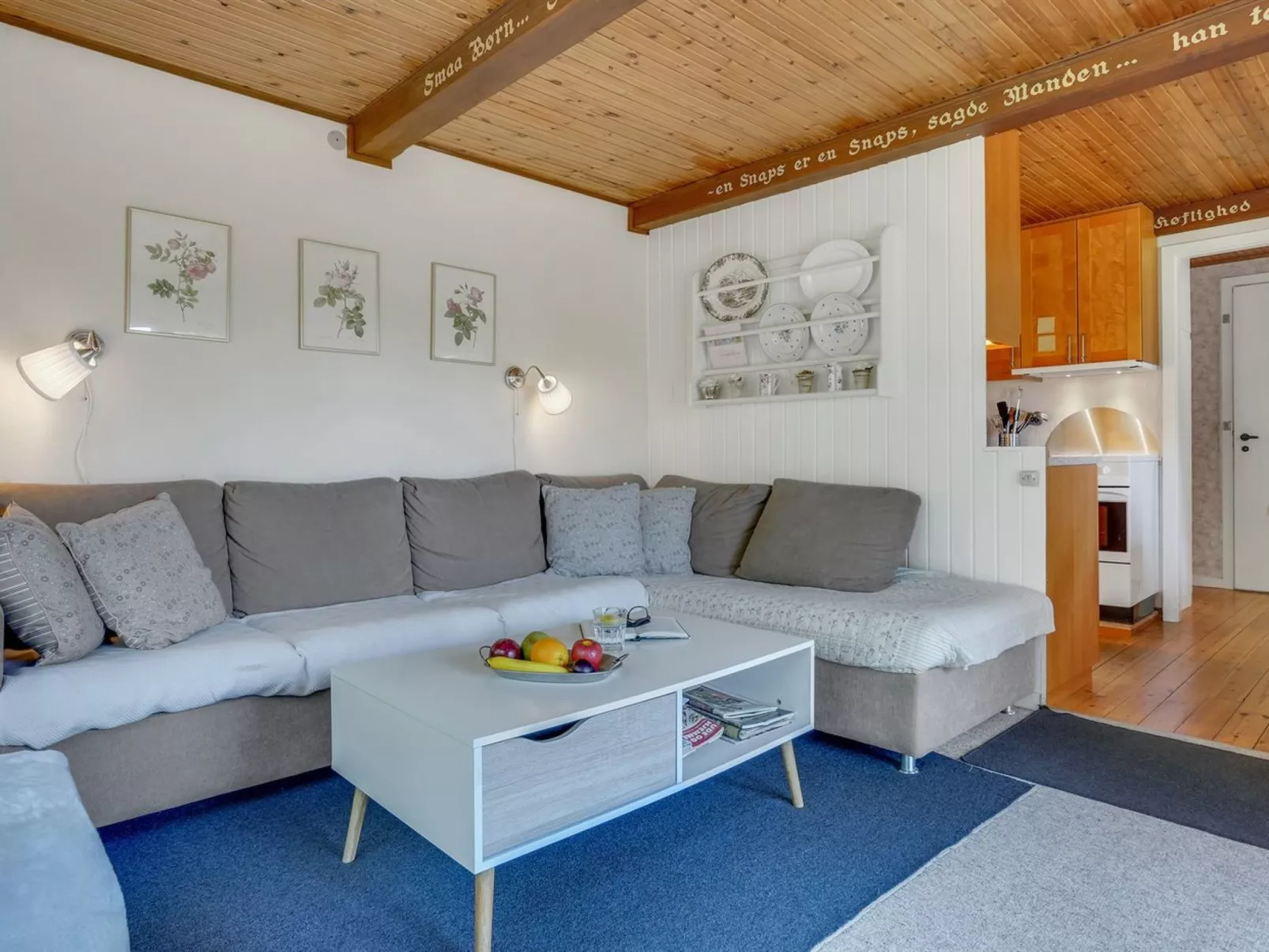 "Rahilka" - 700m from the sea-Inside