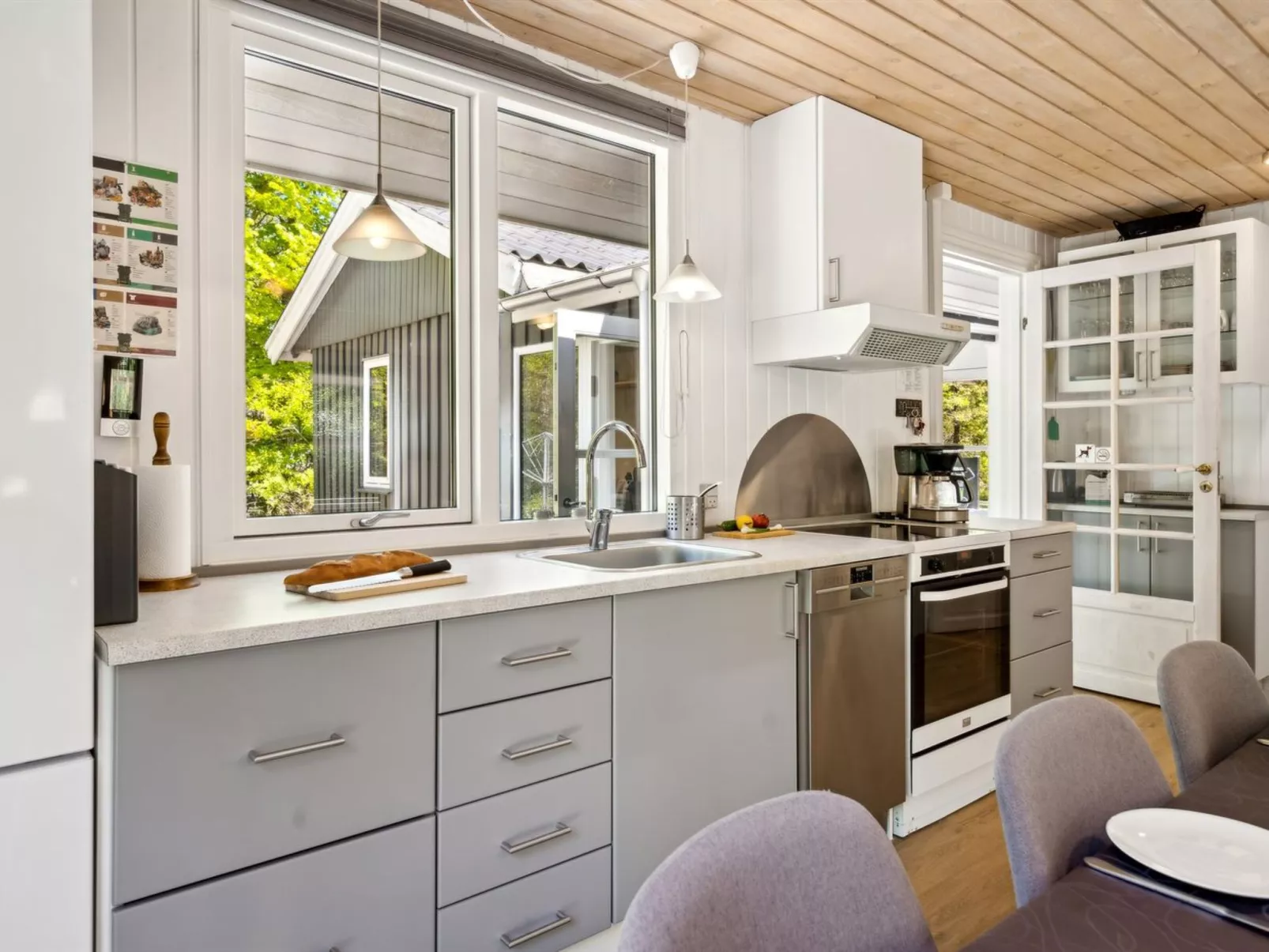 "Hunding" - 7km from the sea-Inside