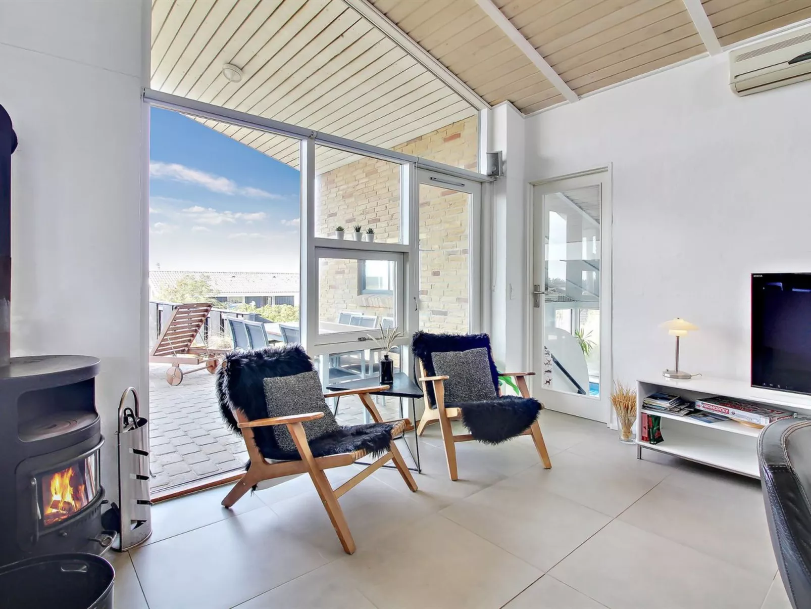 "Judeth" - 300m from the sea-Dedans