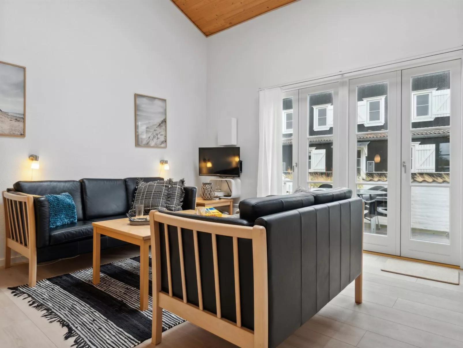 "Dineke" - 200m to the fjord-Dedans