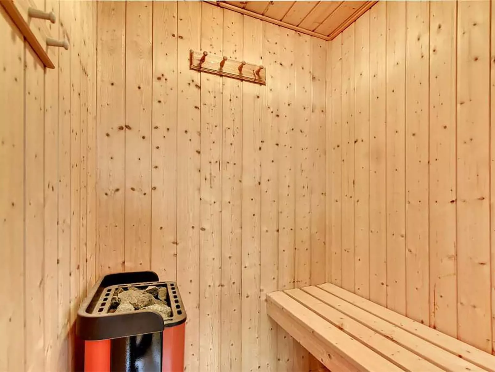 "Guthir" - 1.2km from the sea-Inside