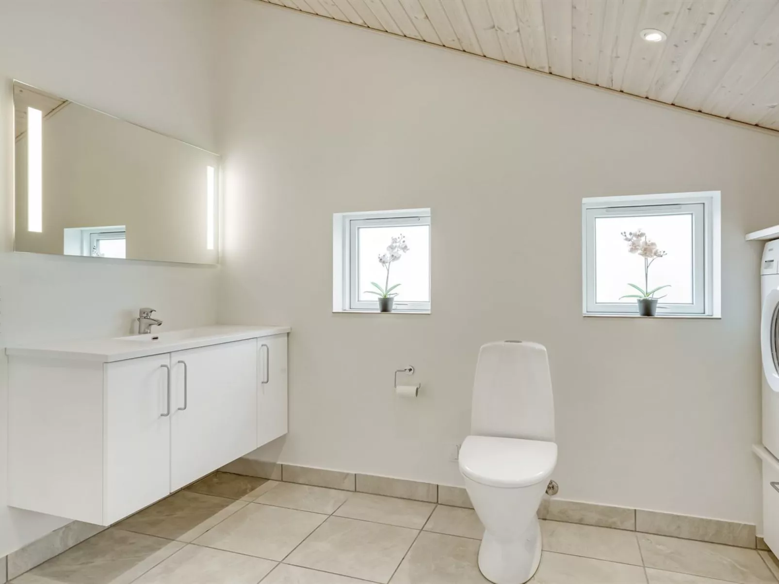 "Mavis" - 800m from the sea-Inside