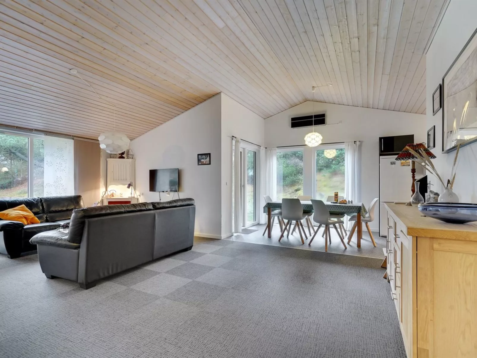 "France" - 1.1km from the sea-Drinnen