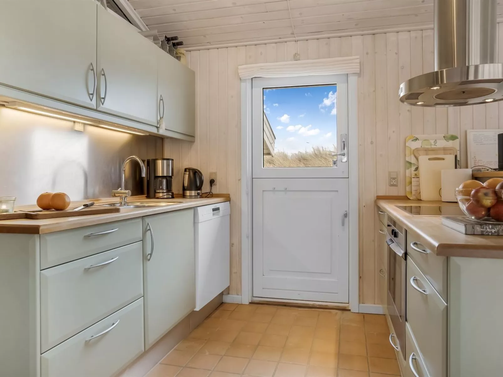 "Erwith" - 50m from the sea-Inside