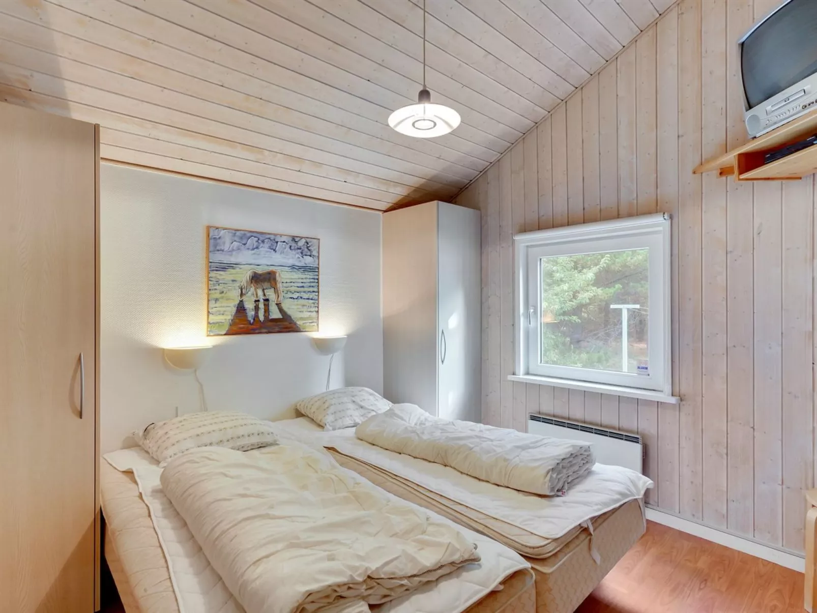 "Jul" - 900m from the sea-Dedans