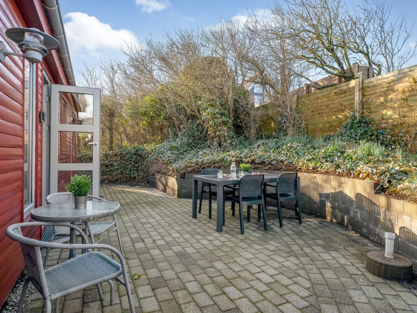 "Alpi" - 250m to the fjord-Outside