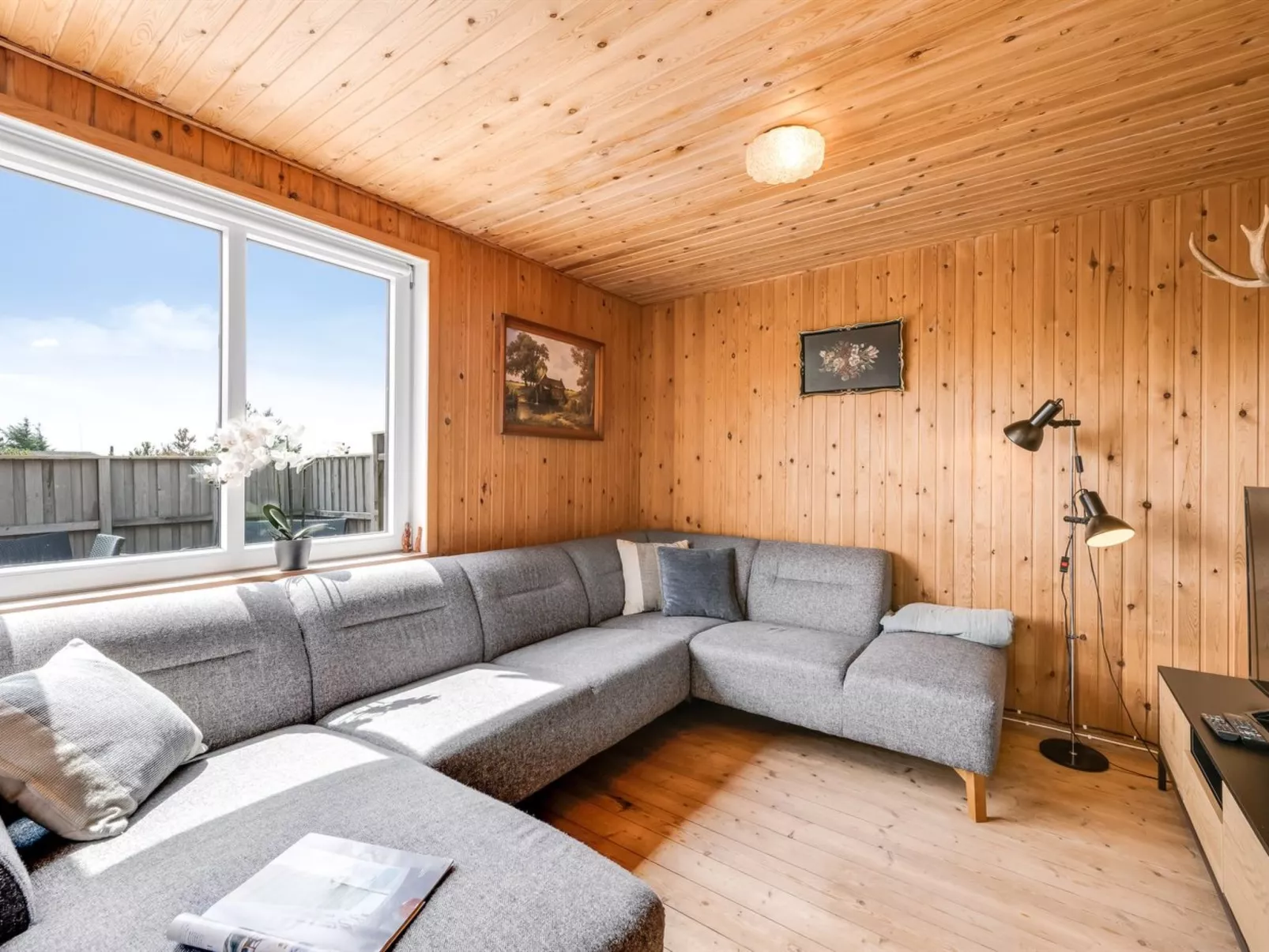 "Dina" - 200m to the fjord-Inside