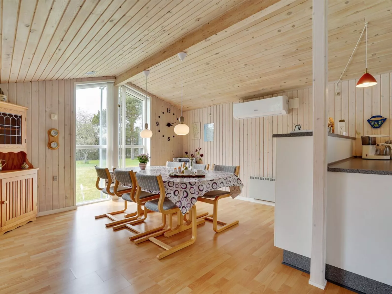 "Hope" - 350m to the fjord-Drinnen