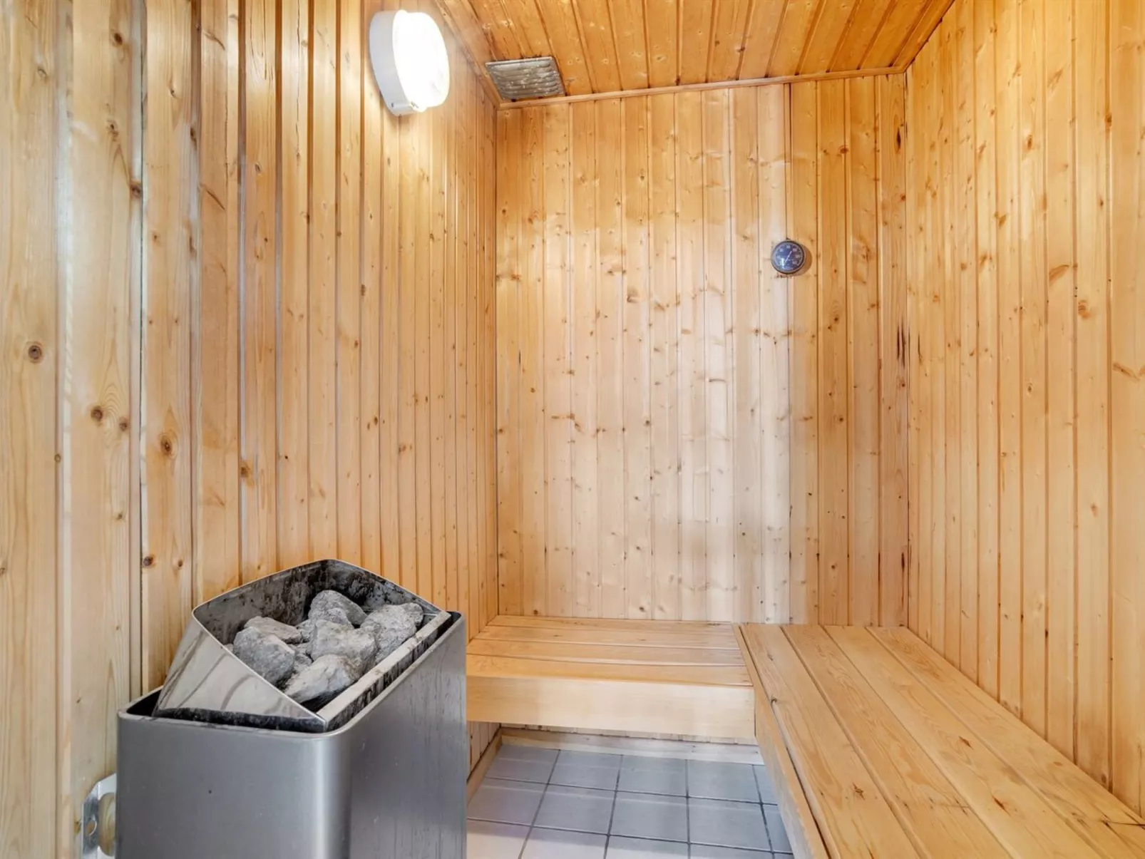 "Kragh" - 950m from the sea-Dedans