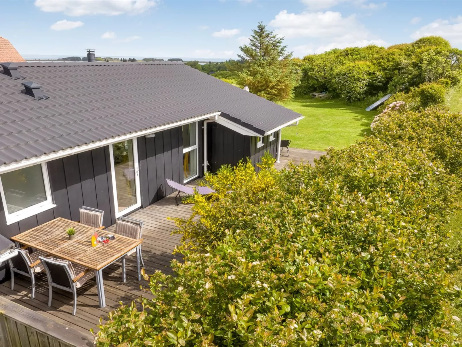 "Tanna" - 330m to the fjord-Outside