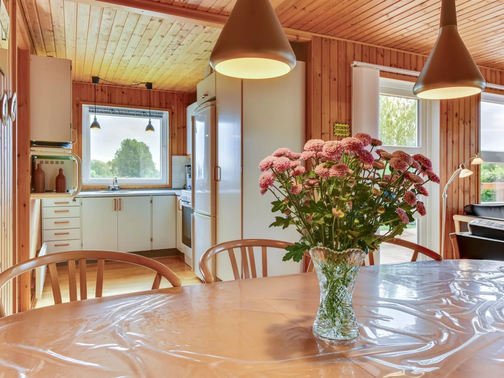 "Ellyn" - 500m from the sea-Drinnen