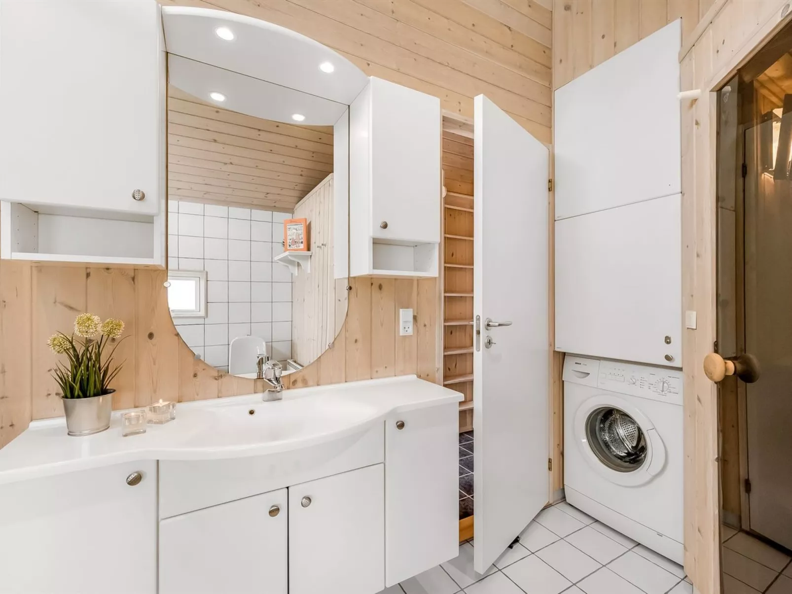 "Lucio" - 350m to the fjord-Inside