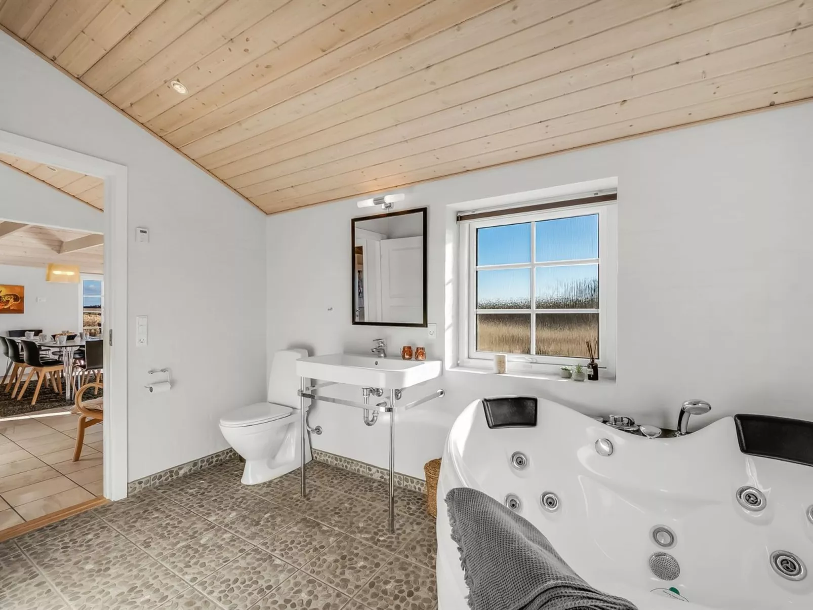 "Hærulf" - 300m from the sea-Inside