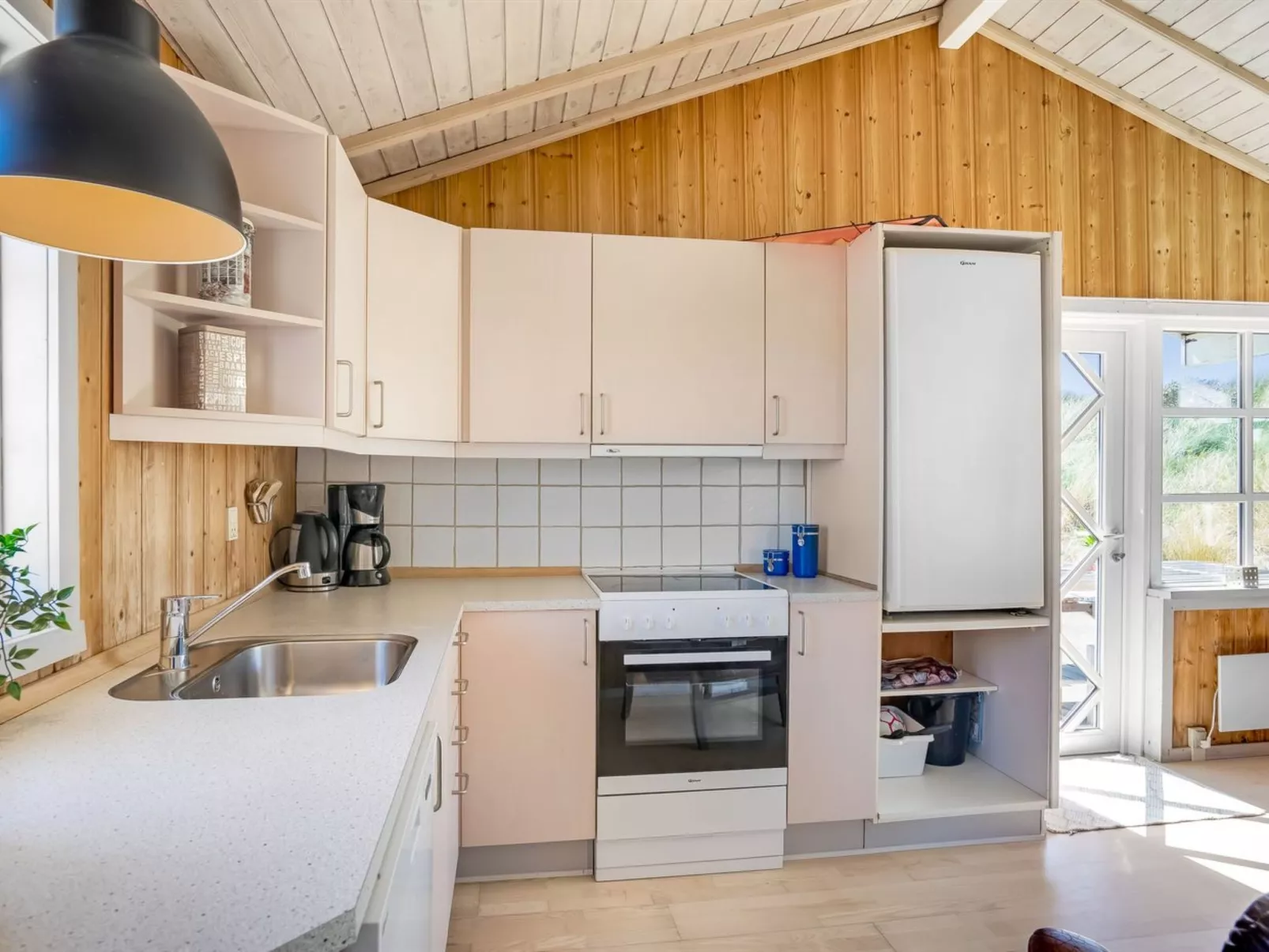 "Guthfrith" - 100m from the sea-Dedans