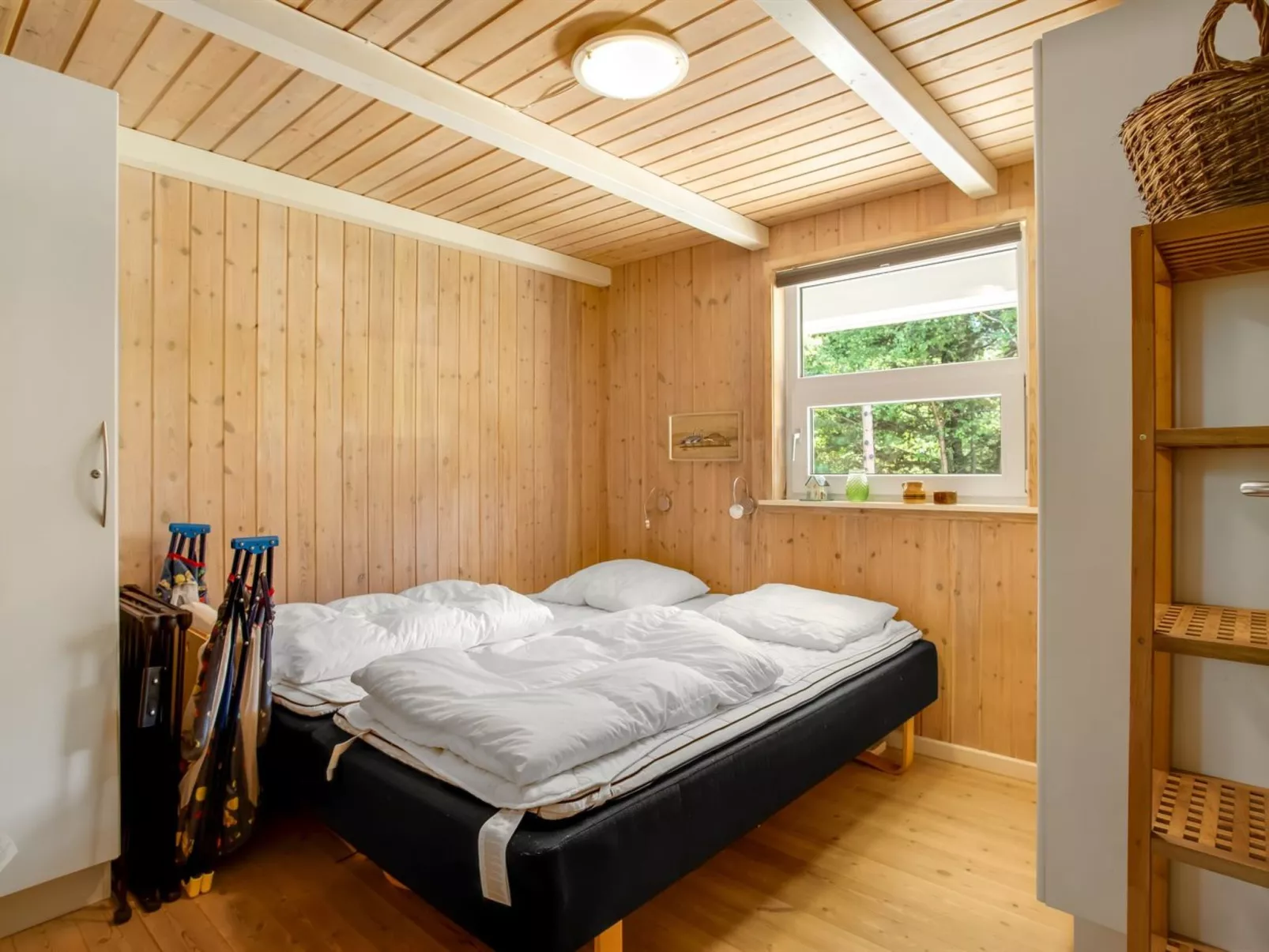 "Winder" - 1.3km from the sea-Inside