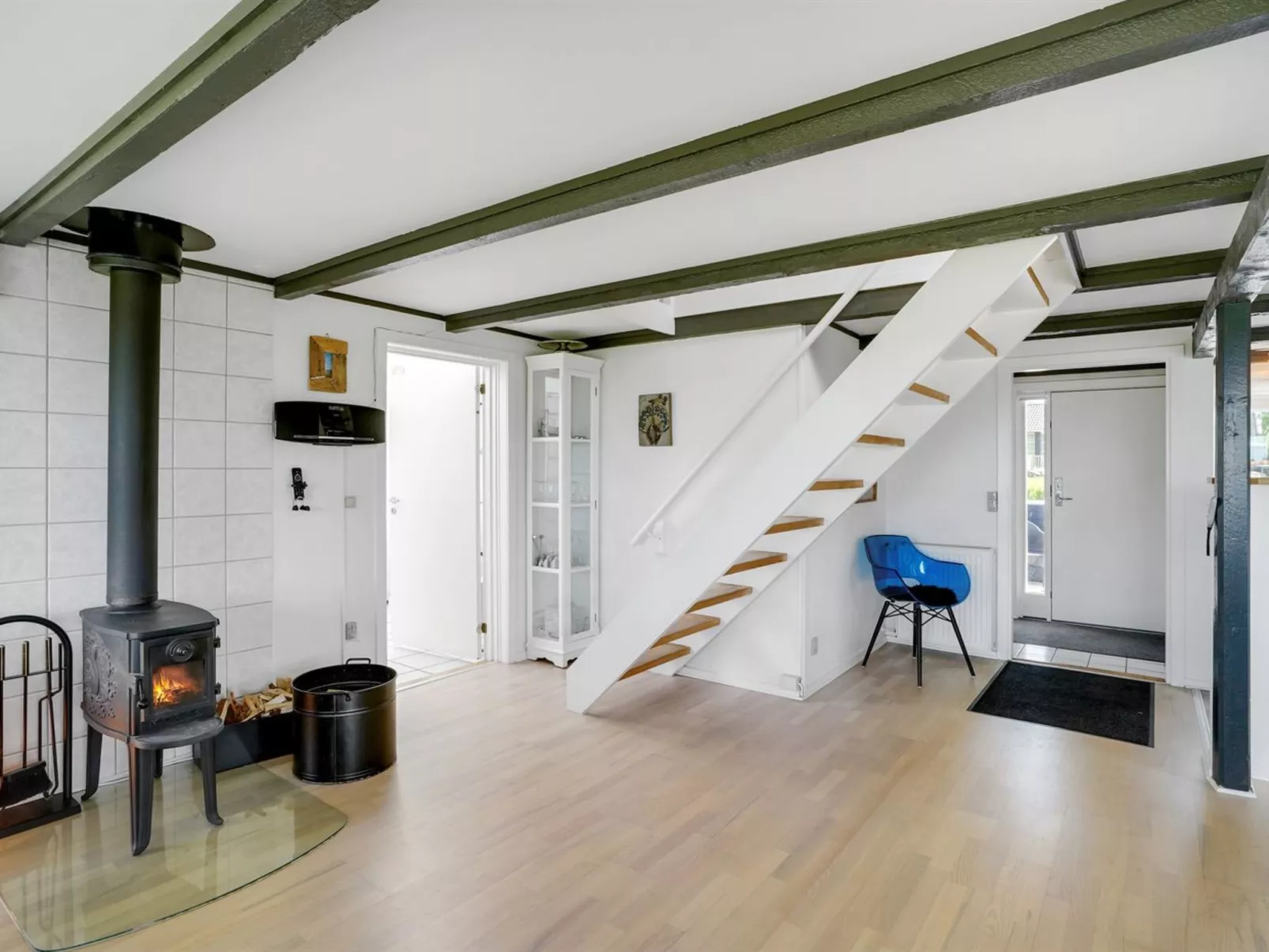 "Edvia" - 700m to the fjord-Inside