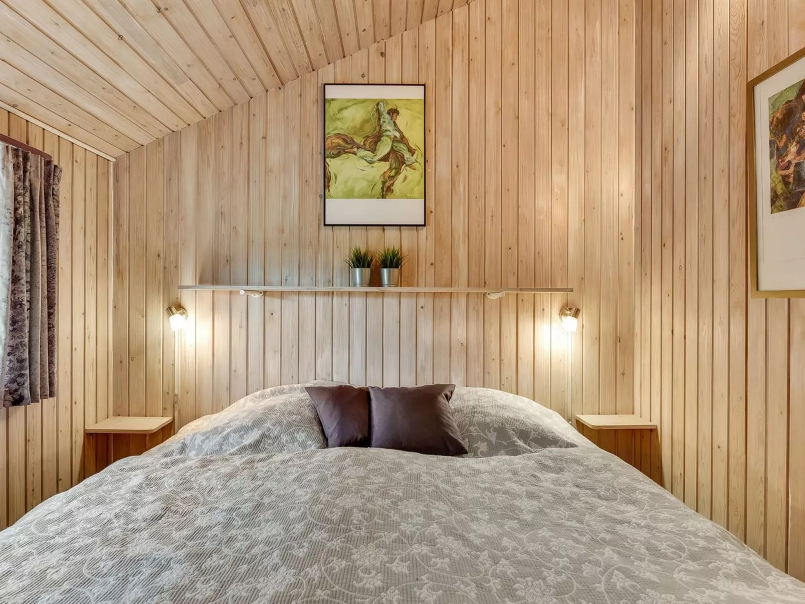 "Hjalmar" - 400m from the sea-Inside