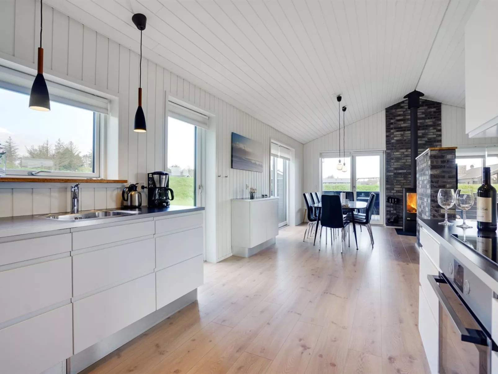 "Øthbiorn" - 1.1km from the sea-Drinnen